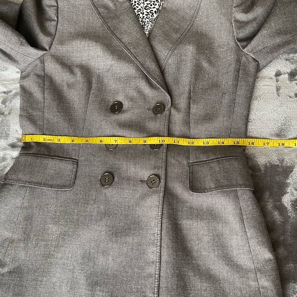 Tahari Arthur Levine Double Breasted Blazer Size 4 Grey Lightweight Career Work - Picture 7 of 12